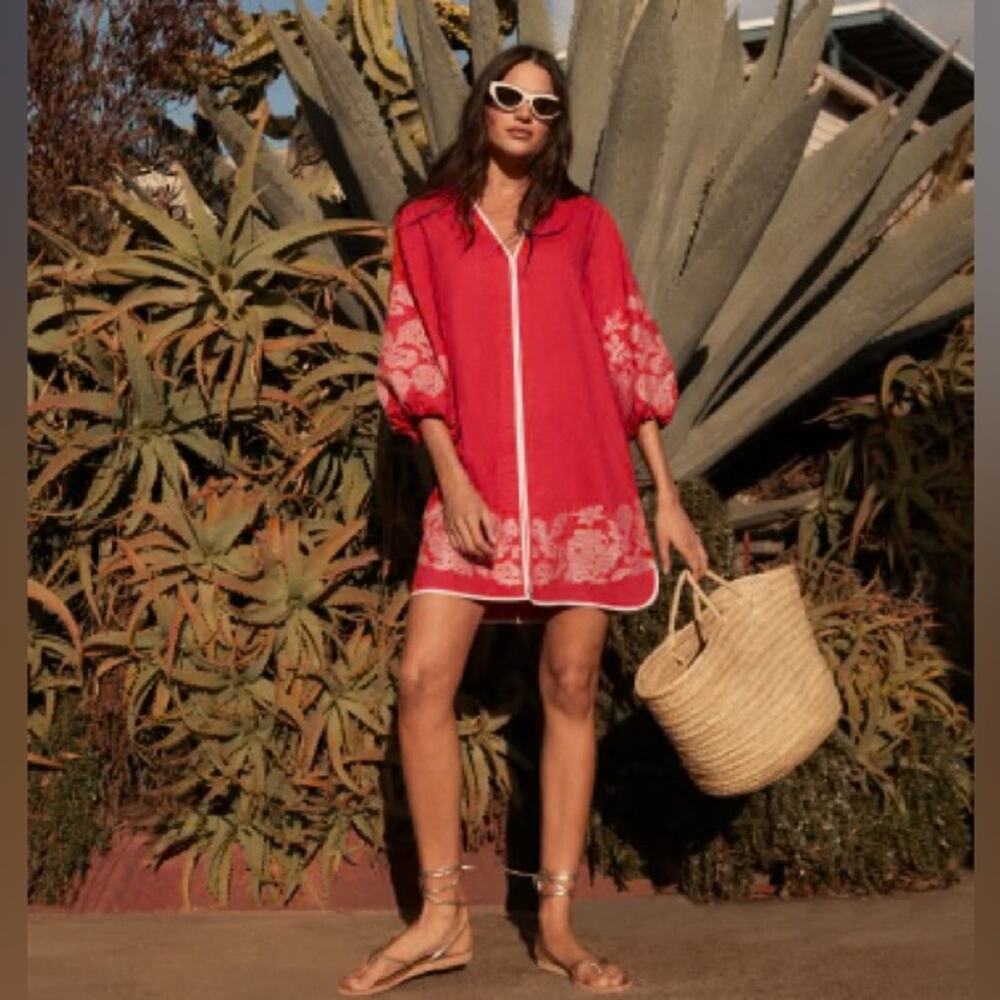 NWT Tuckernuck
Hyacinth House Red & White
Embroidery Mini  Arem Caftan
Small